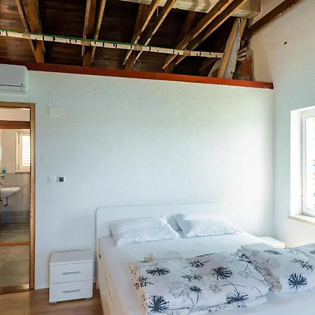 Vakantiehuis Beautiful In W/ Outdoor Swimming Pool&1 Bedrooms *