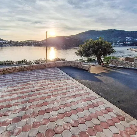 Beautiful In W/ Outdoor Swimming Pool&1 Bedrooms Vakantiehuis *